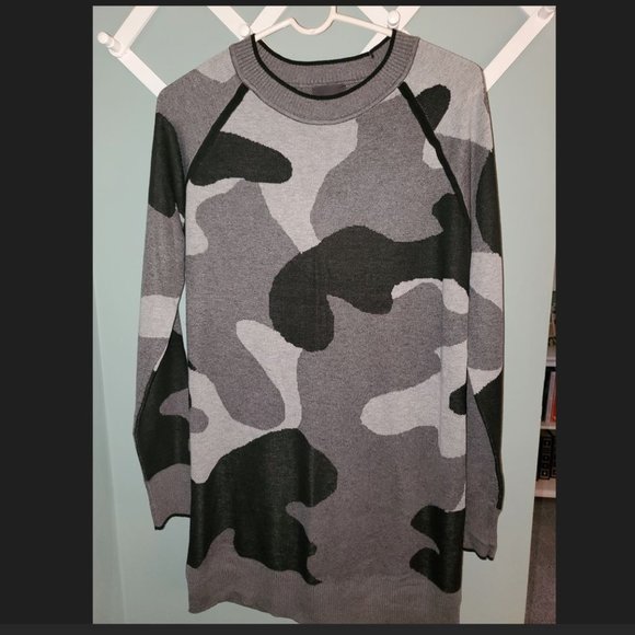 Lysse Carolyn Maxed Out Camo Sweater Size Small - Picture 1 of 5